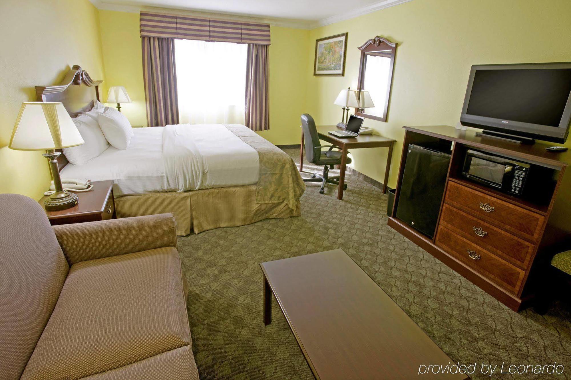 Days Inn By Wyndham Salado Room photo